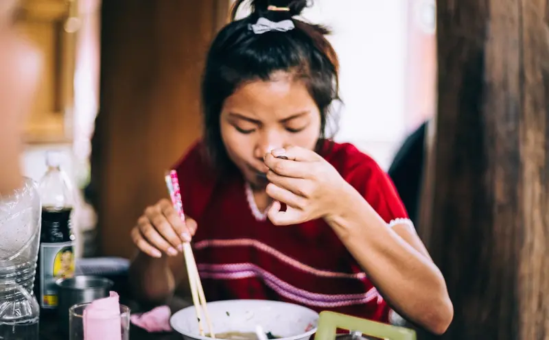 阿赞诺拉帕降情女鬼：泰国传说中的爱情诅咒与心理影响