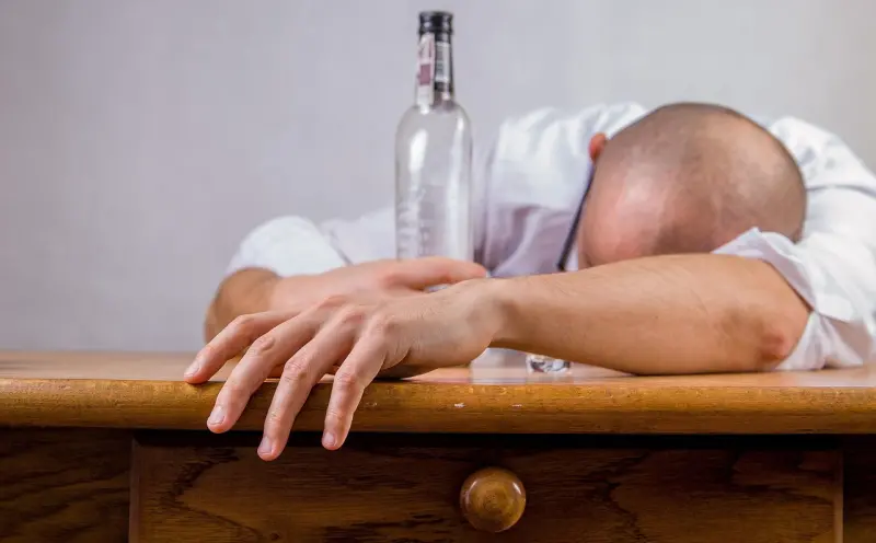 男人中了情降症状:如何识别与解除情感失控状态