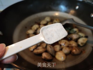 鲜辣豉香美贝的做法步骤：6