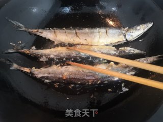 干煎秋刀鱼的做法步骤：10