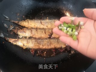 干煎秋刀鱼的做法步骤：15
