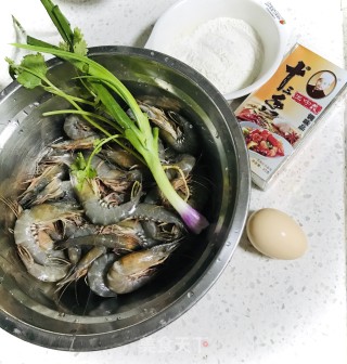 香酥虾的做法步骤：2