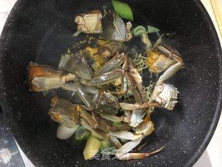 螃蟹煮干丝的做法步骤：2