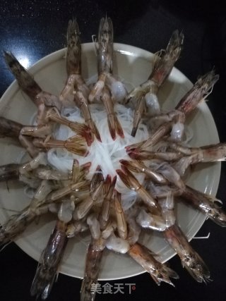 鲜美可口的蒜蓉粉丝蒸虾的做法步骤：4