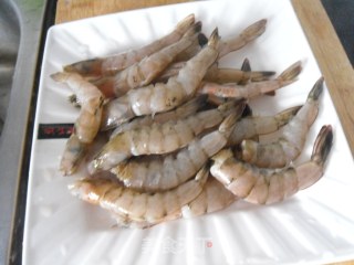 鱼香大虾的做法步骤：1