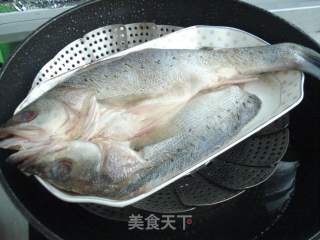 清蒸海鲈鱼的做法步骤：4