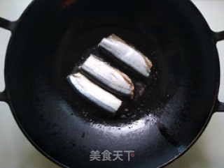 干煎秋刀鱼的做法步骤：5