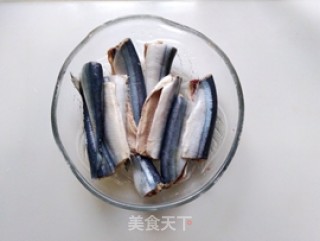 干煎秋刀鱼的做法步骤：4