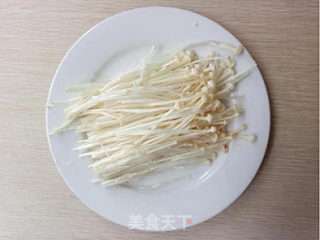 泡菜秋刀鱼锅的做法步骤：3