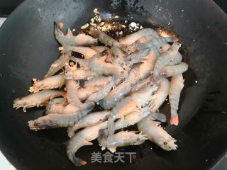 蒜香罗氏虾的做法步骤：8