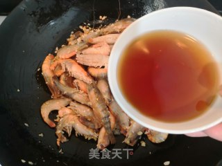 蒜香罗氏虾的做法步骤：10
