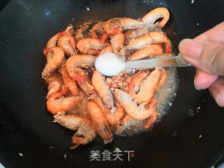 蒜香罗氏虾的做法步骤：11