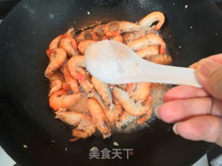 蒜香罗氏虾的做法步骤：12