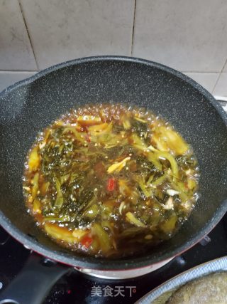 酸菜烧黄花鱼的做法步骤：9