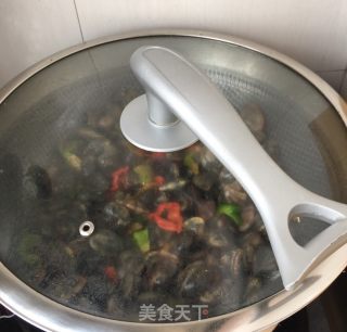 麻辣椒炒花蛤蜊的做法步骤：9