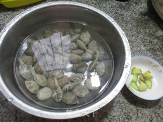 清蒸花蛤的做法步骤：1
