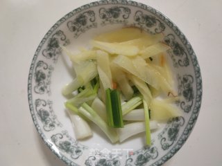 韭菜苔炒双虾的做法步骤：4