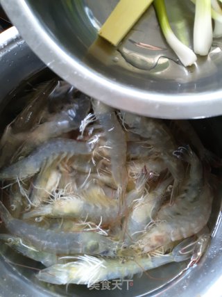 盐水大虾的做法步骤：1