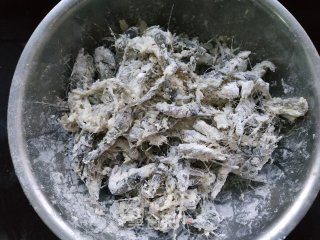 椒盐河虾的做法步骤：4