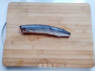 香辣烤秋刀鱼的做法步骤：2