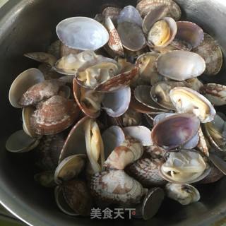 葱姜炒花蛤的做法步骤：4