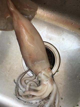葱香豉油鱿鱼腿的做法步骤：1