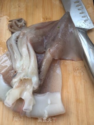 葱香豉油鱿鱼腿的做法步骤：2