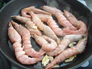 炒野生红虾的做法步骤：4