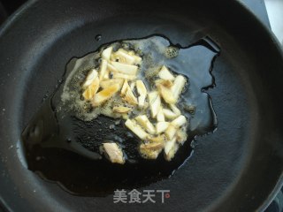 炒野生红虾的做法步骤：3