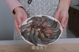 糖醋虾——为家人烹饪一顿美味营养餐的做法步骤：2