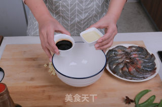 糖醋虾——为家人烹饪一顿美味营养餐的做法步骤：3