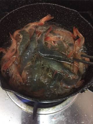 椒盐基围虾的做法步骤：4