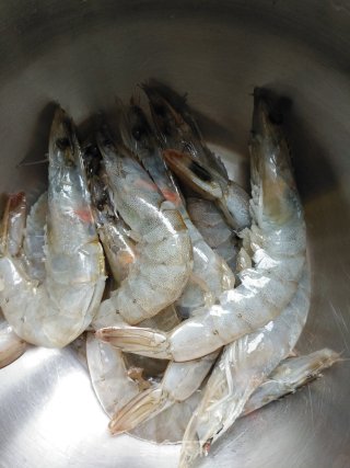 美食―蒜蓉粉丝蒸开背虾的做法步骤：1