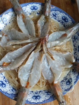 美食―蒜蓉粉丝蒸开背虾的做法步骤：7