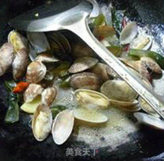 海带结炒花蛤的做法步骤：7
