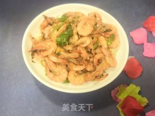青椒煸炒基围虾的做法步骤：7