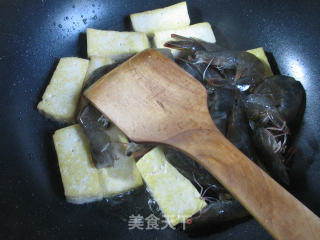 老豆腐烧鲜虾的做法步骤：4