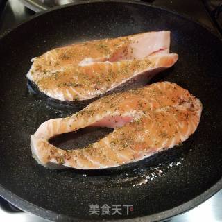 香煎三文鱼的做法步骤：2