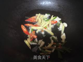 红椒炒鲜虾的做法步骤：3