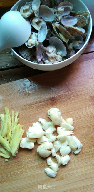 粉丝烤花蛤—烤箱菜的做法步骤：3
