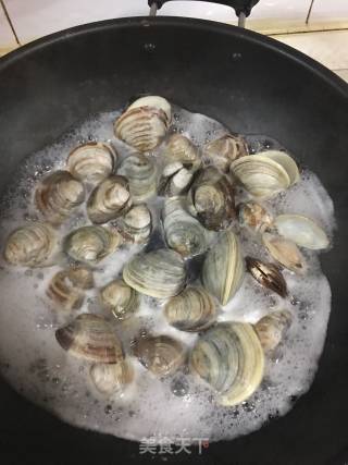 水煮黄蛤蜊的做法步骤：3