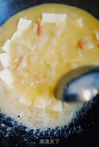 金汤虾球烩豆腐的做法步骤：10