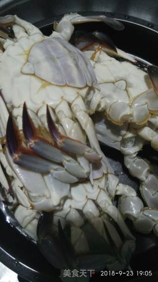 “海鲜”清蒸大螃蟹的做法步骤：2