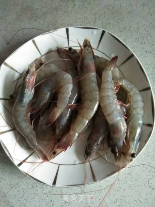 蚝油焖虾的做法步骤：1