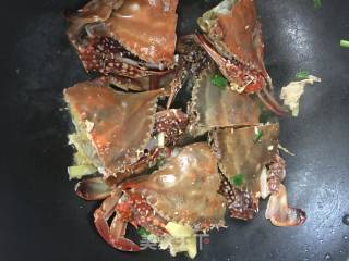 姜葱炒海蟹的做法步骤：7