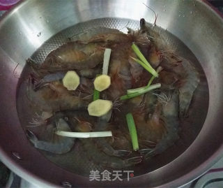 白灼对虾的做法步骤：3