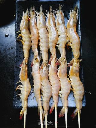 鲜虾:孜然烤虾串的做法步骤：5
