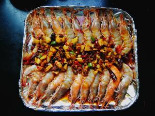 鲜虾:蒜蓉酱汁烤鲜虾的做法步骤：8