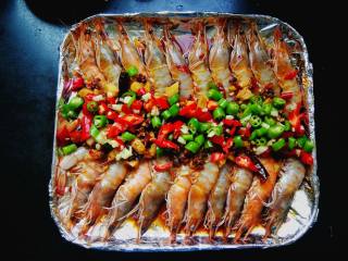 鲜虾:蒜蓉酱汁烤鲜虾的做法步骤：9