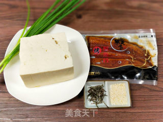 香煎鳗鱼豆腐的做法步骤：2